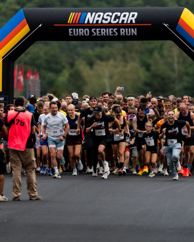 Runners set off under the NASCAR Euro Series Run arch