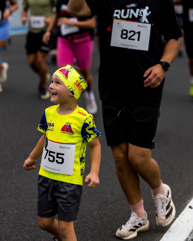 Child with bib 755 runs beside adult bib 821